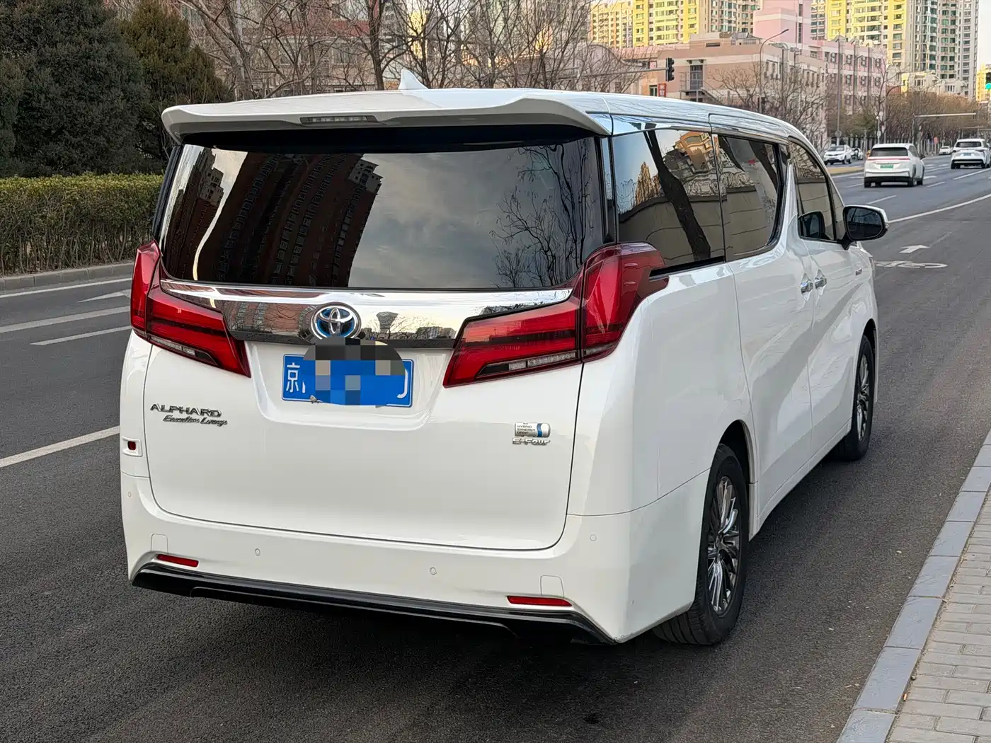 Toyota Alphard 2021 Hybrid 2.5L Premium фото 2