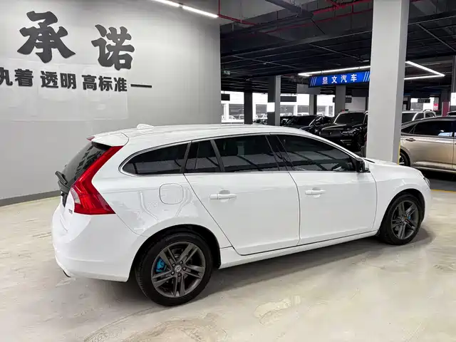 Volvo V60 2014 Model Year Facelift T5 Inscription — фото 4
