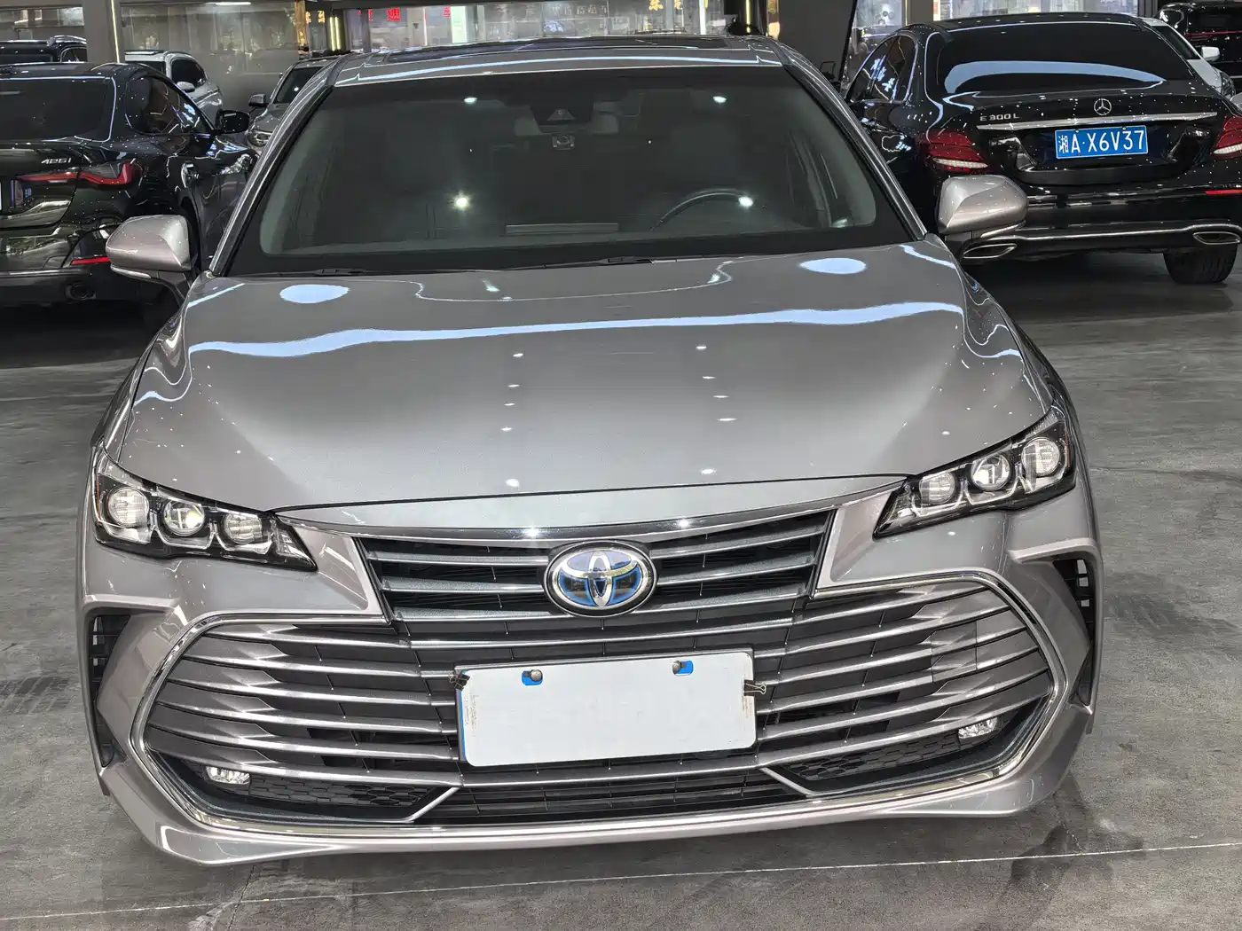 Toyota Avalon 2019 Hybrid 2.5L Luxury Edition China VI фото 2