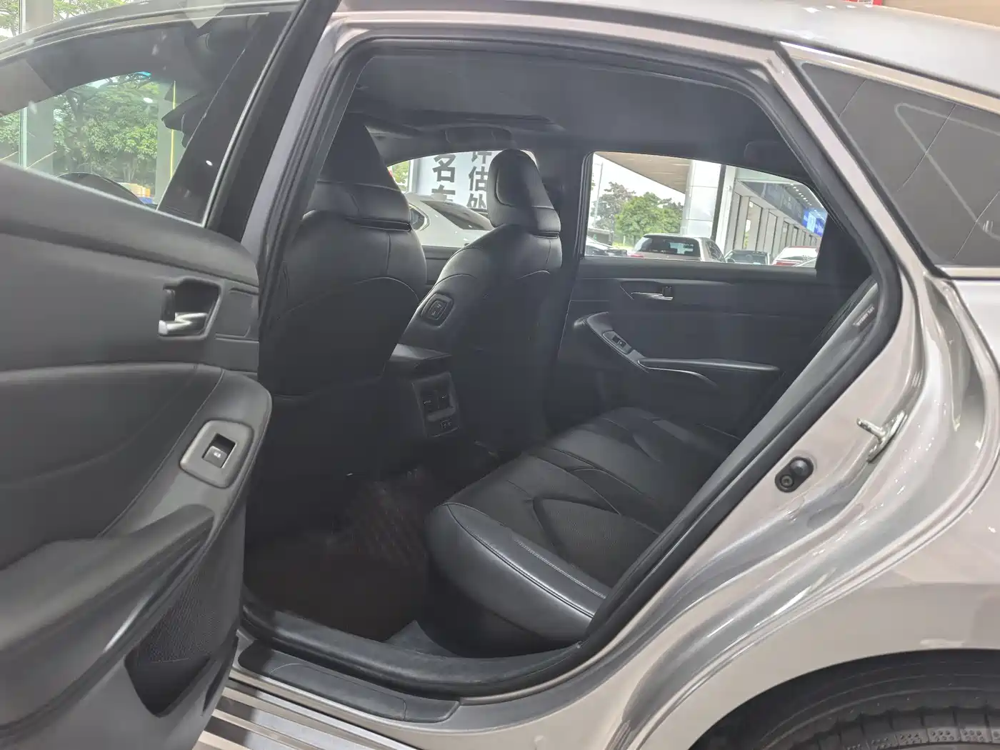 Toyota Avalon 2019 Hybrid 2.5L Luxury Edition China VI фото 6