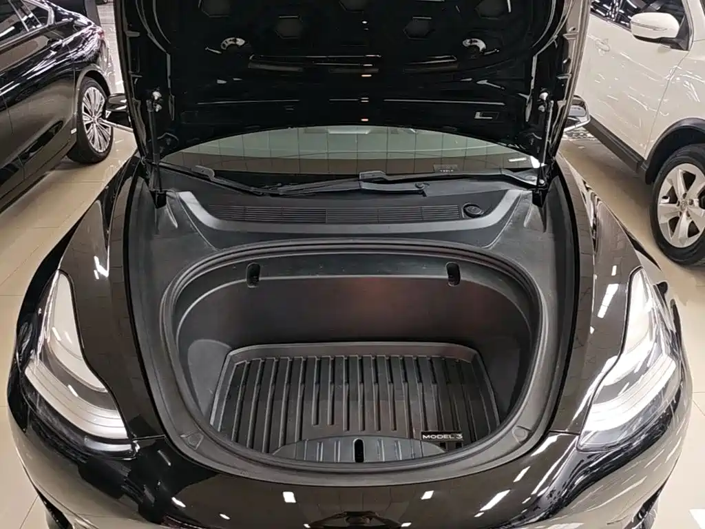 Фото 20 - Tesla Model 3
