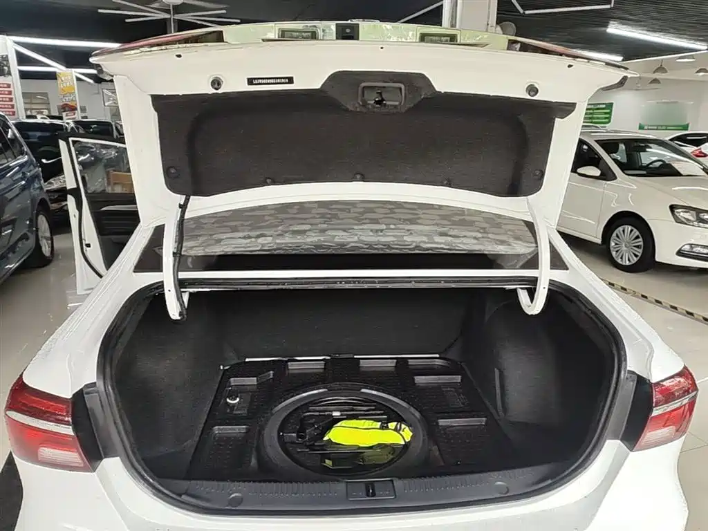 Roewe i6 2020 2020 PLUS 1.6L CVT 4G Connected Glory Flagship Edition