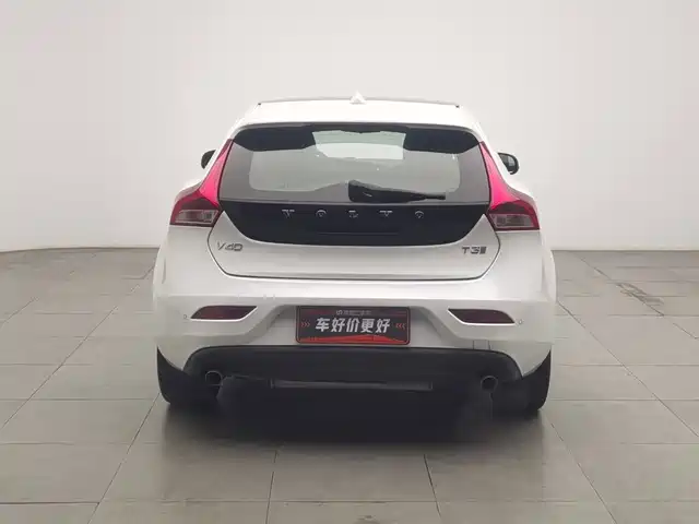 Volvo V40 2018 T3 R-Design Edition — фото 4