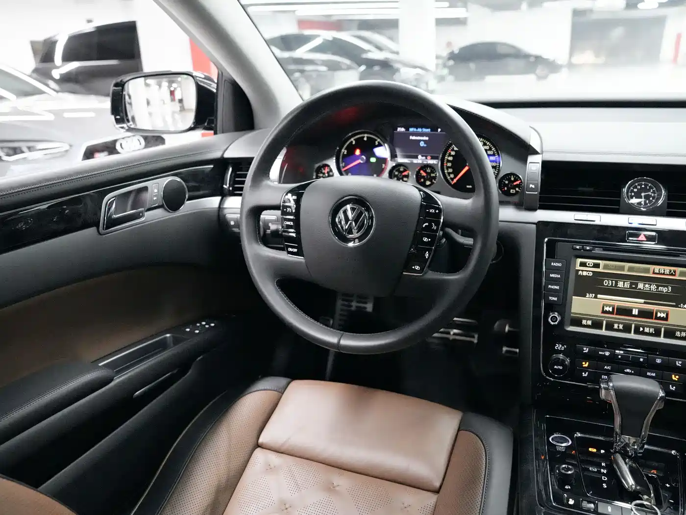 Volkswagen Phaeton 2015 Model 3.0L Exclusive Edition фото 8