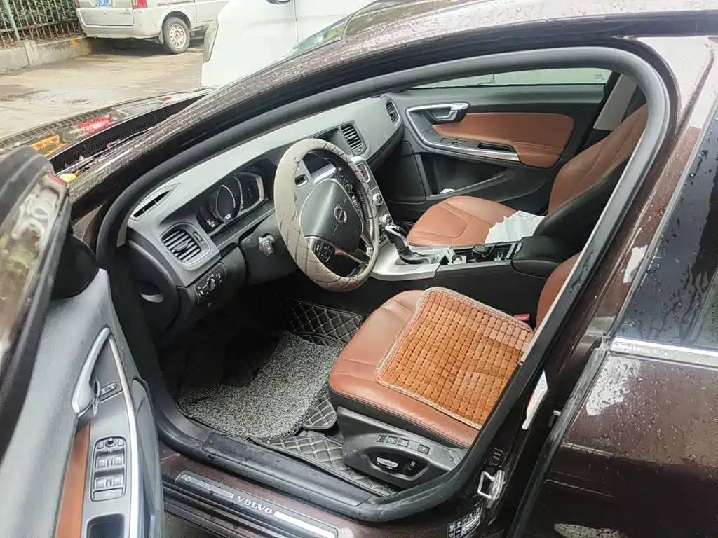 Фото 8 - Volvo S60