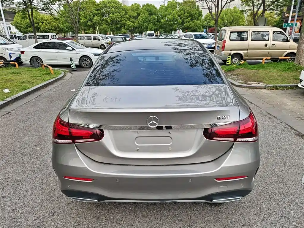 Mercedes-Benz A-Class 2021 A 200 L Sport Sedan Fashion Edition фото 4
