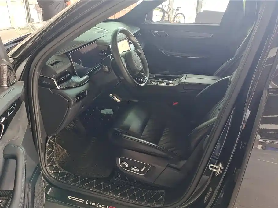 Lynk & Co 09 EM-P 2021 2.0T PHEV Halo 6-seater фото 9