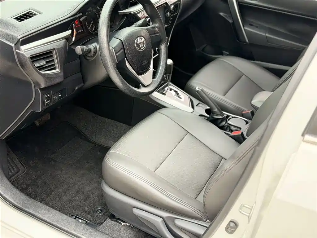Toyota Corolla 2016 1.6L CVT GL-i Cool Edition фото 4