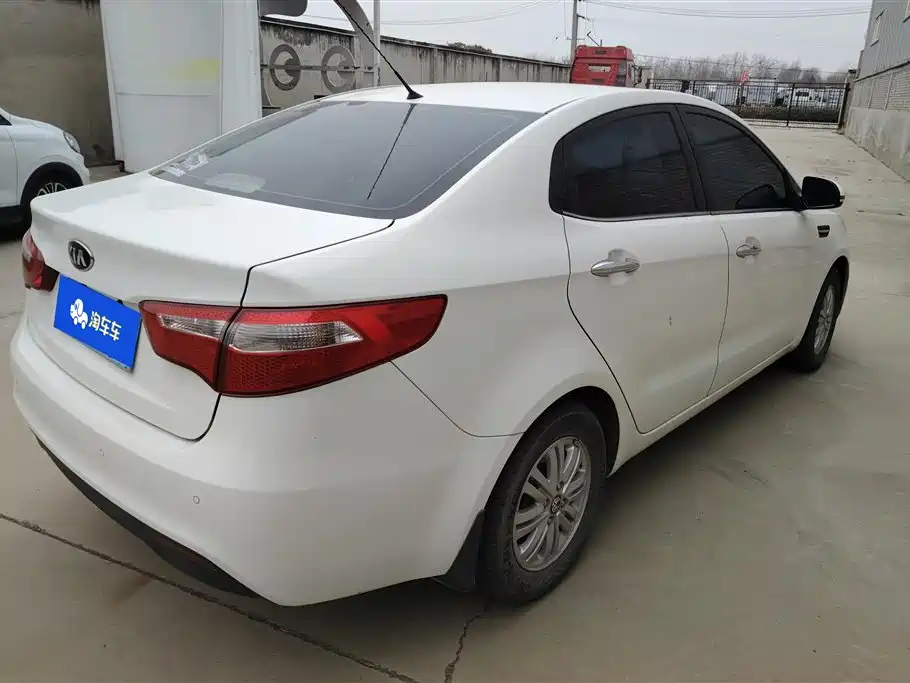 Kia K2 2012 Sedan 1.4L MT TOP Commemorative Edition фото 3