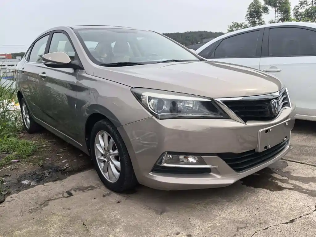 Фото 2 - Changan Yuexiang V7