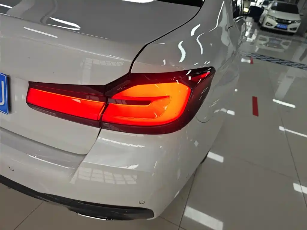 BMW 5 Series 2022 Facelift 530Li Leading M Sport Package фото 8