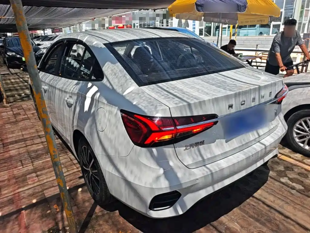 Фото 5 - Roewe i5