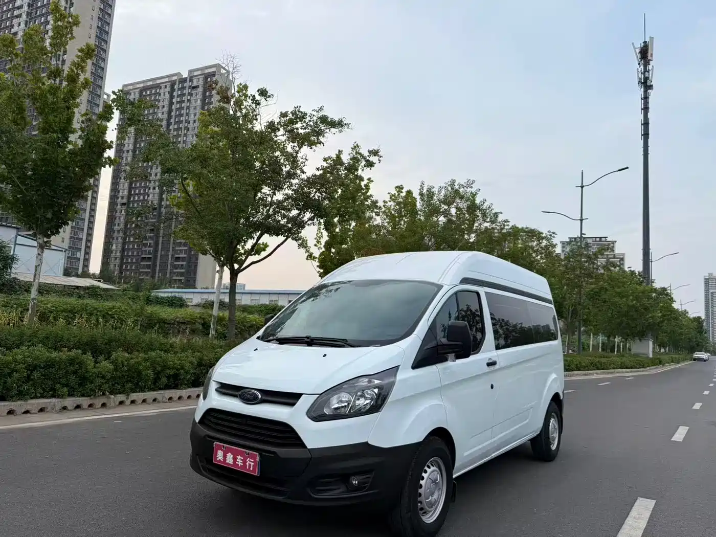 Ford Transit 2021 2017 2.0T Diesel Multi-purpose Commercial Vehicle Medium Wheelbase Medium Roof China V