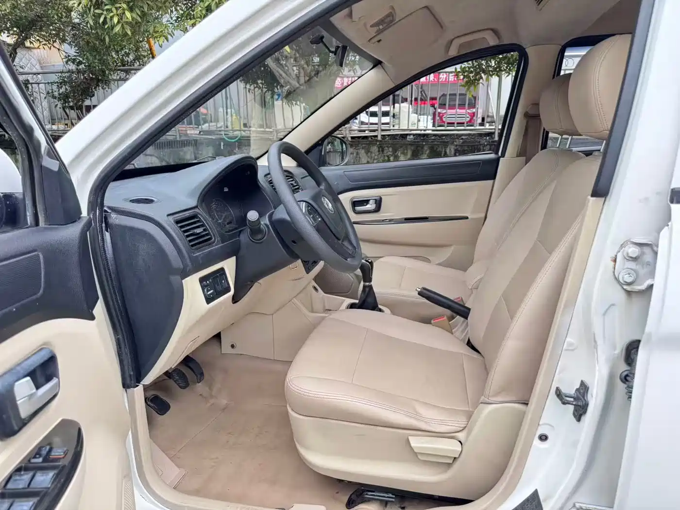 Dongfeng Fengguang Fengguang 360 2015 2015 Model 1.5L Manual Comfort 5-seater China IV