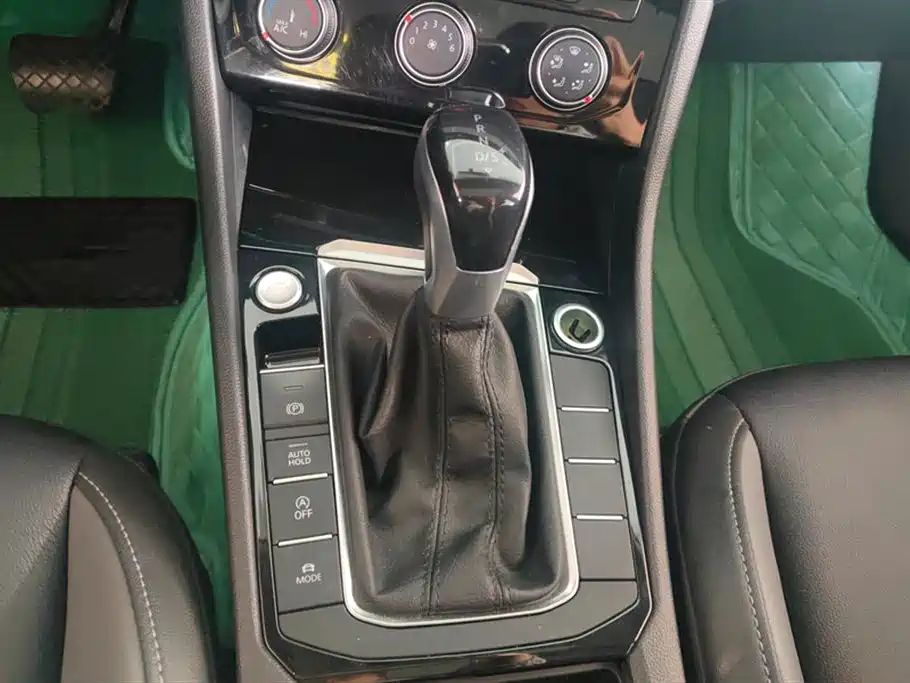 Volkswagen Sagitar 2021 280TSI DSG Surpassing Edition фото 16