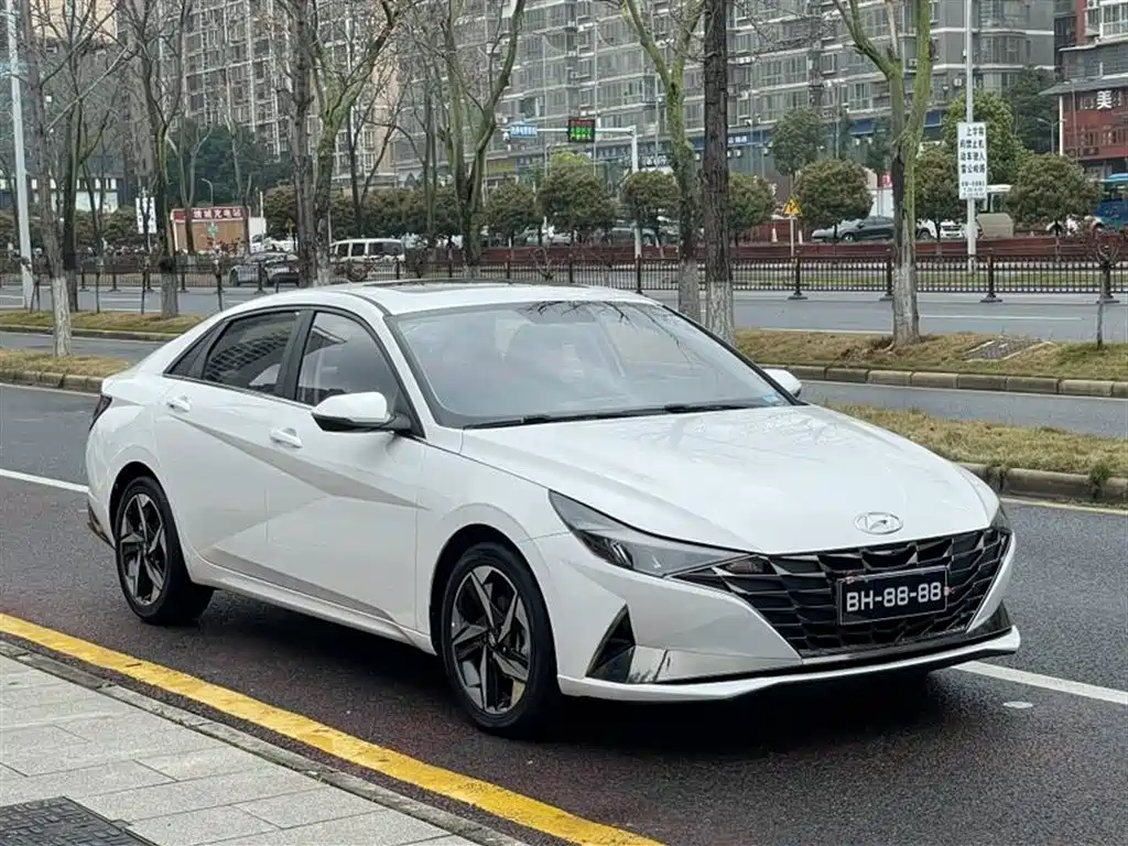 HYUNDAI ELANTRA