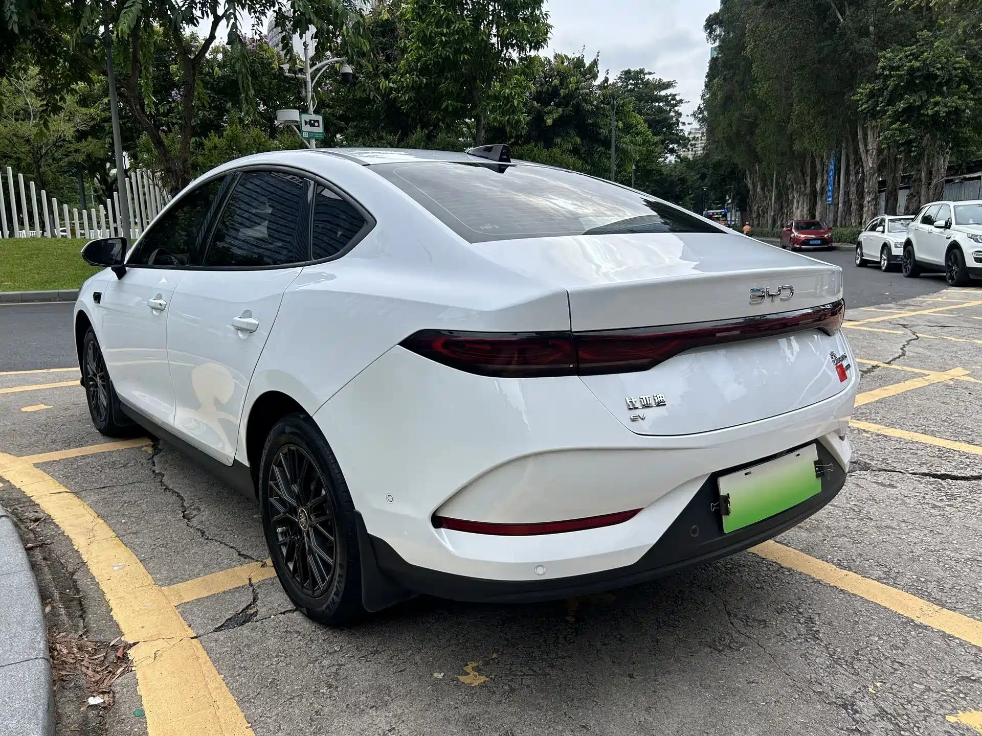 Photo 4 - BYD Qin PLUS