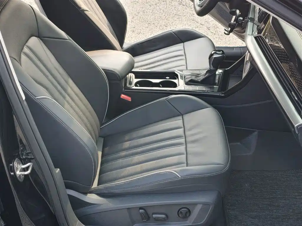 Volkswagen Passat 2022 330TSI Elite Edition фото 13