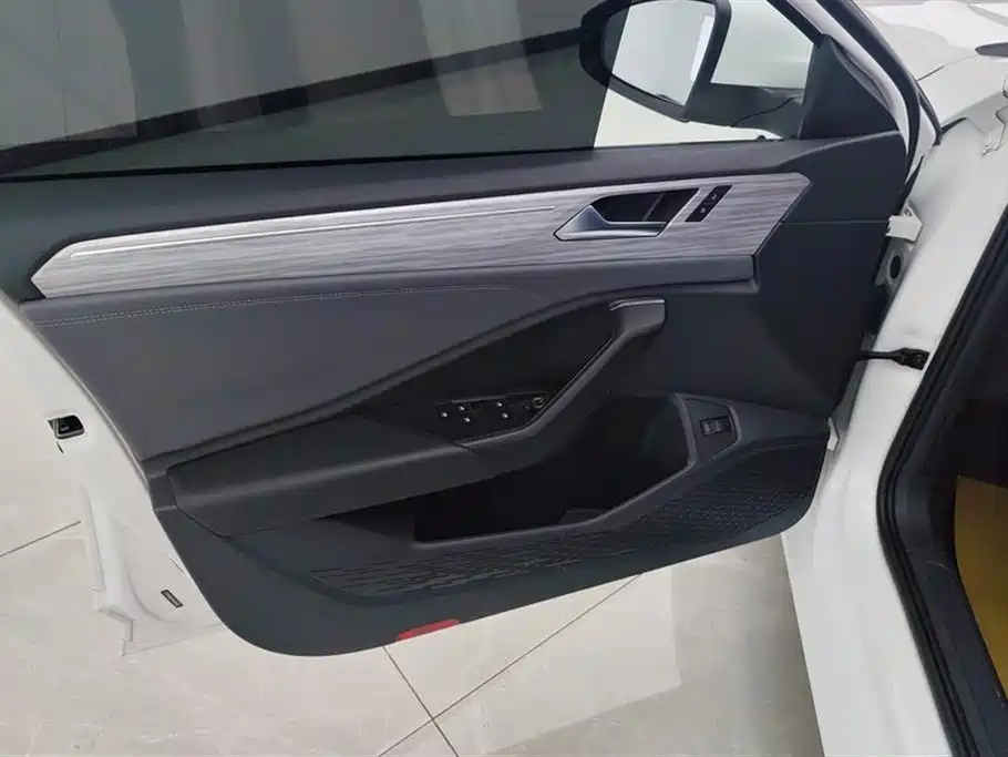 Volkswagen Sagitar 2024 300TSI DSG Surpass Edition фото 7