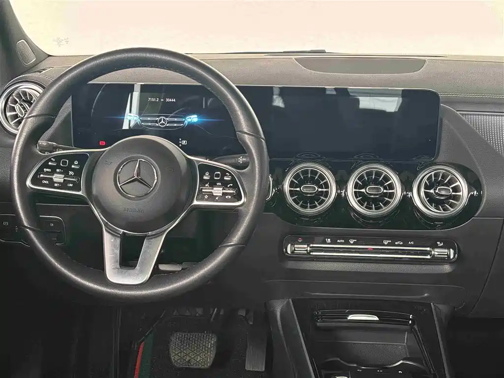 Mercedes-Benz GLA 2022 GLA 220 4MATIC фото 4