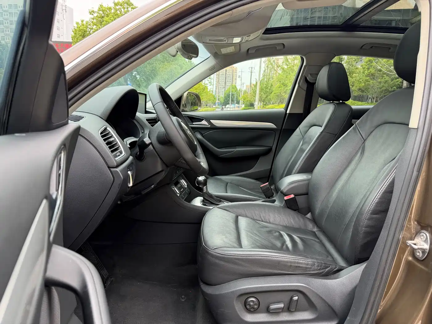 Photo 10 - Audi Q3
