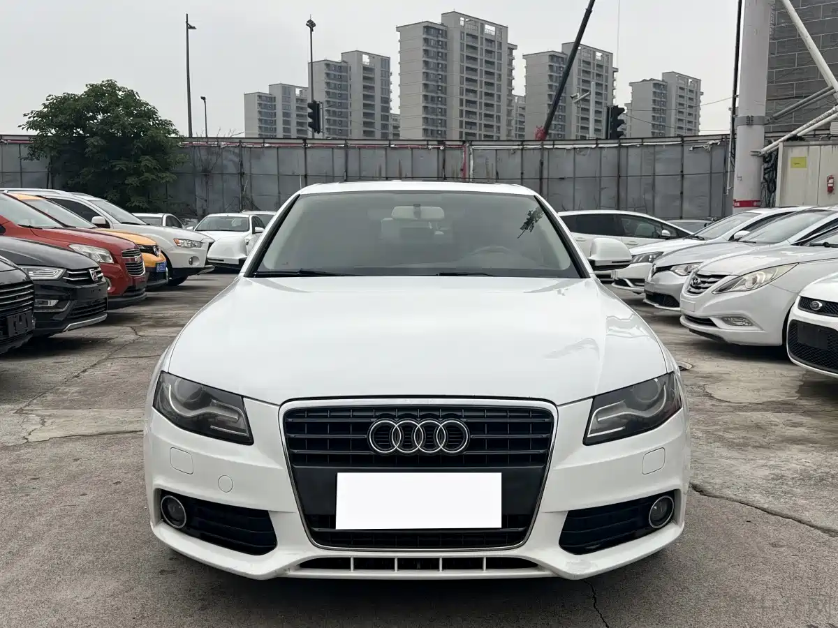 Audi A4L 2011 2.0 TFSI Standard фото 2