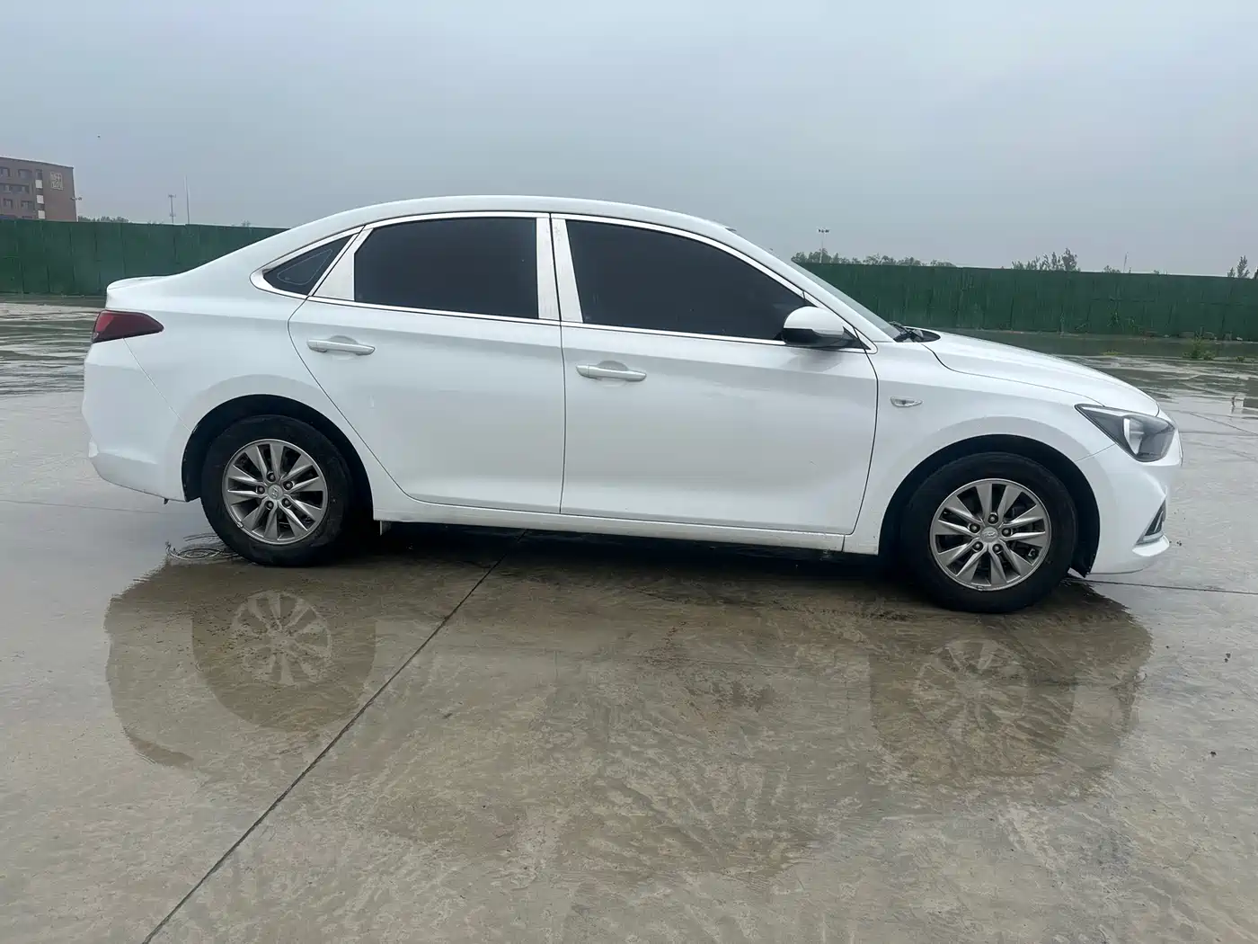 Hyundai Elantra 2017 1.6L Manual GLS Value Edition фото 4