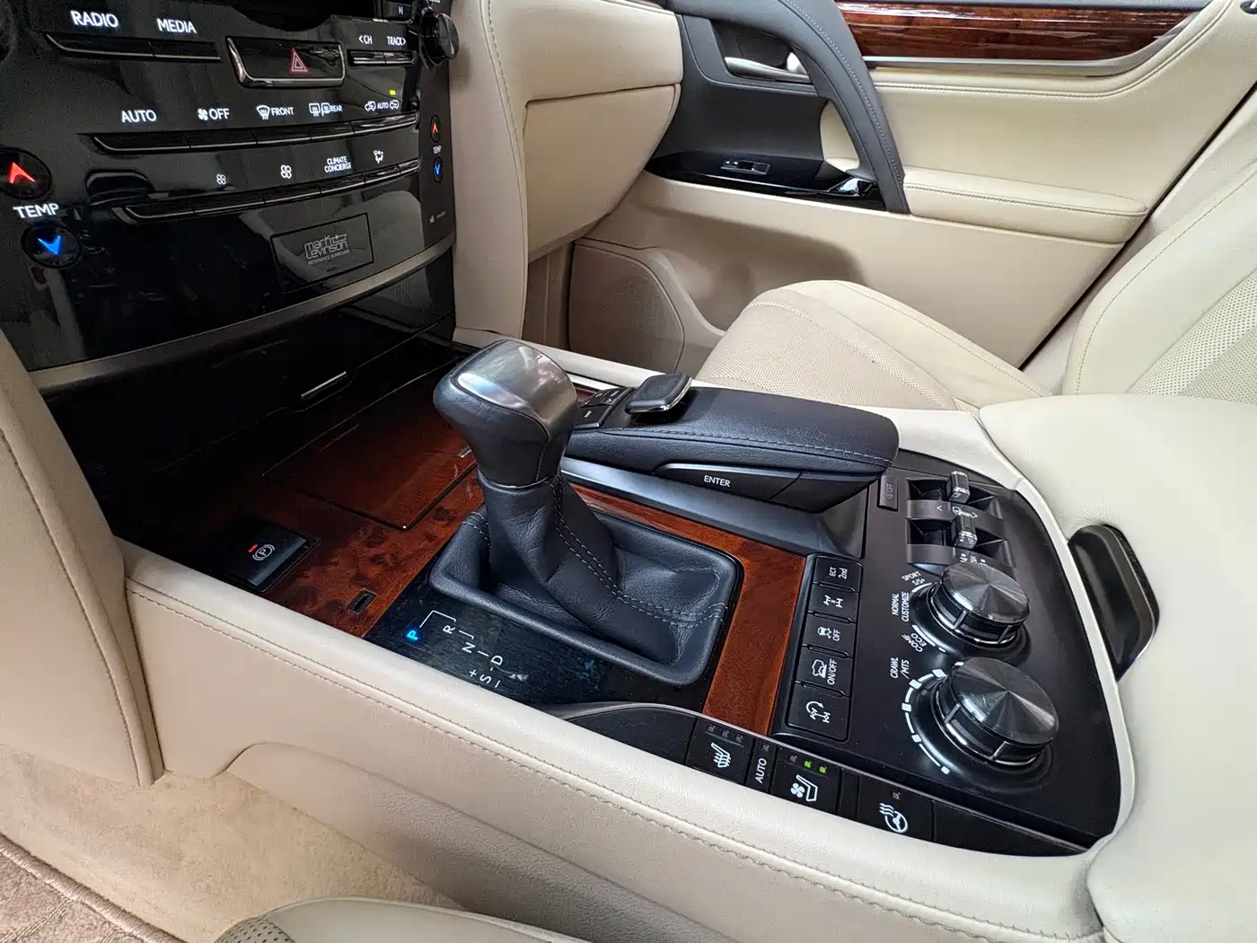 Lexus LX 2016 570 Luxury Premium Edition фото 13