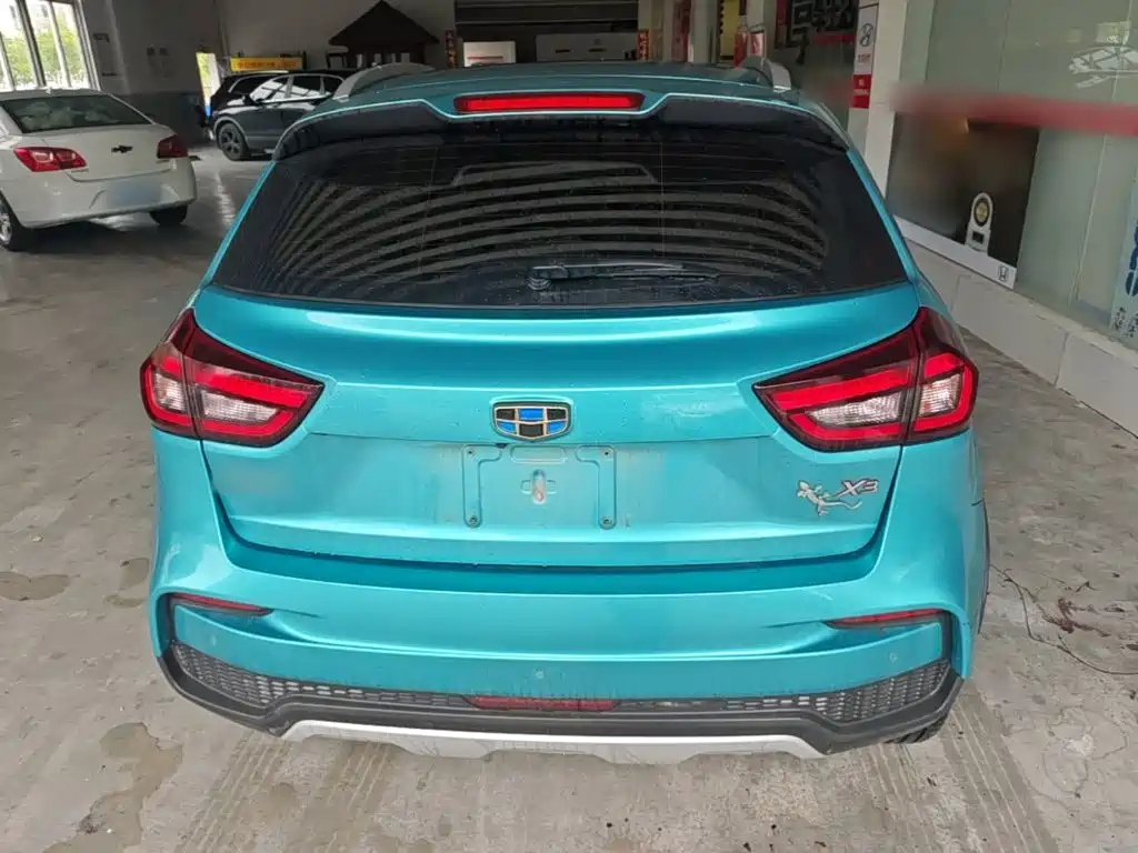 Фото 6 - Geely Vision X3