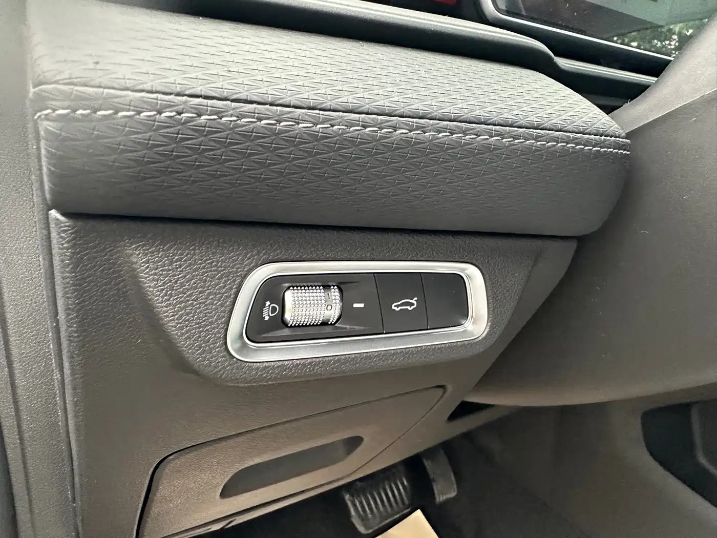 GEELY AUTOMOBILE BINRUI