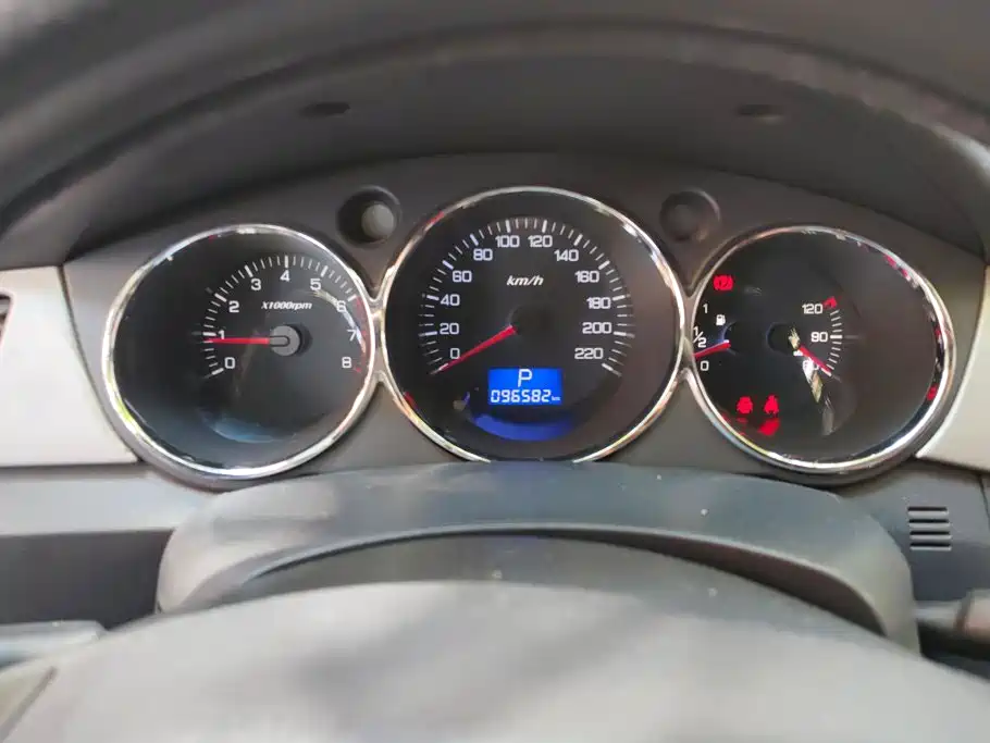 Dongfeng Aeolus Dongfeng Fengshen S30 2014 2012 1.6L Automatic Elegance Edition
