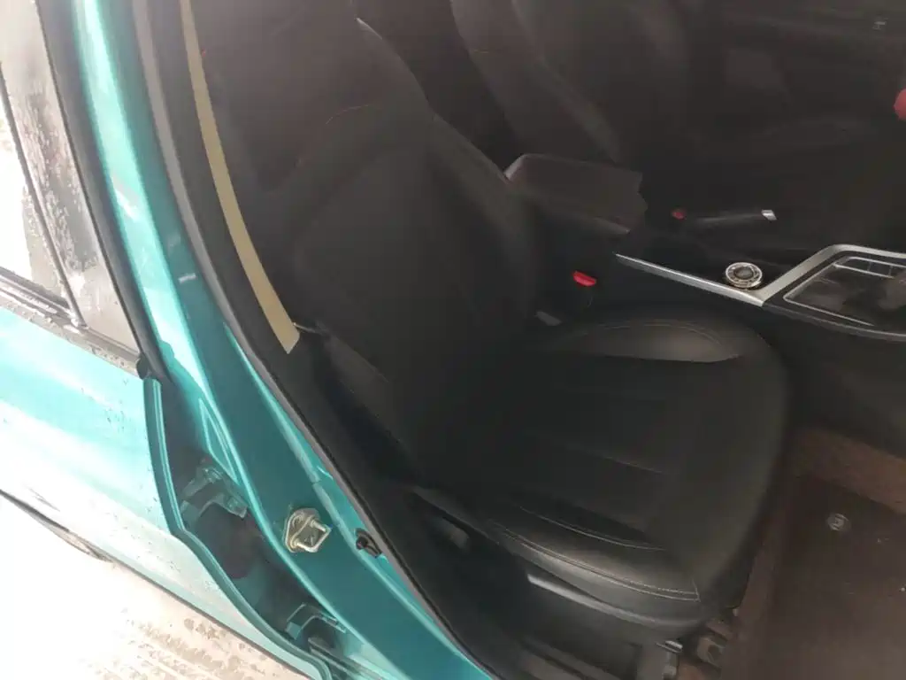 Фото 25 - Geely Vision X3