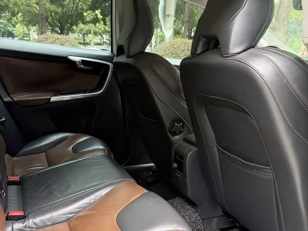 Volvo XC60 (Import) 2014 2015 T6 Momentum