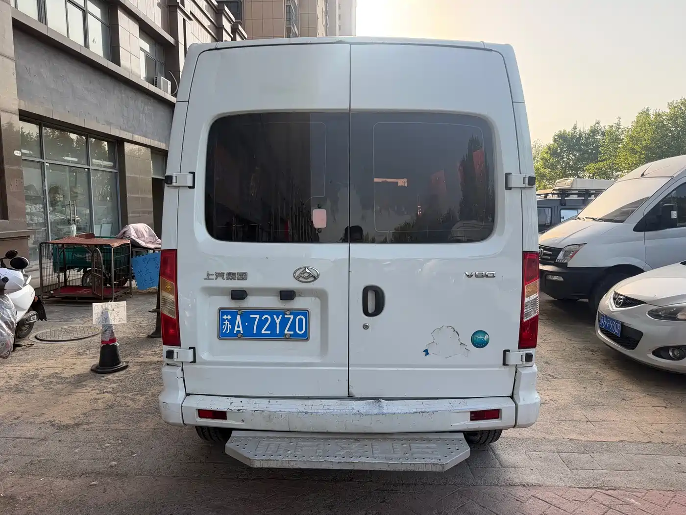 SAIC Maxus Xintu V80 2023 2.0T Manual Classic Aoyun Power Edition Long Wheelbase Medium Roof 6/7/8/9-Seater фото 8