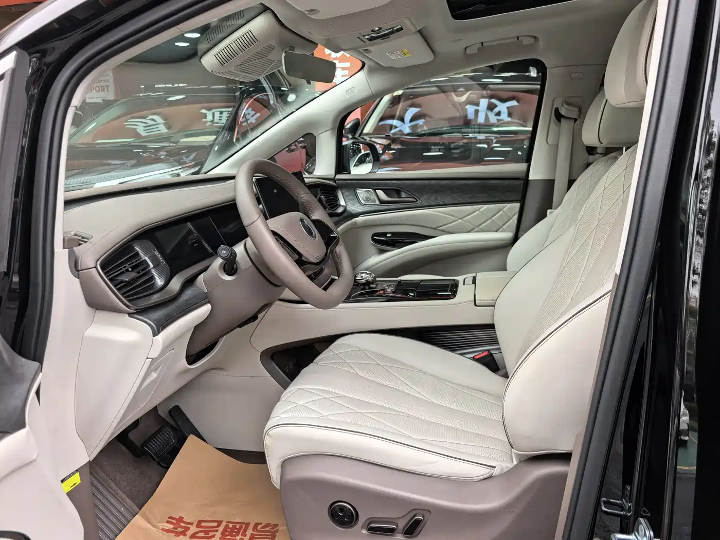 Denza D9 2022 DM-i 1040 Premium фото 39