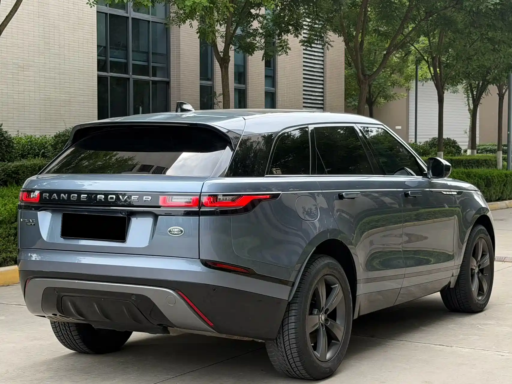 Фото 16 - Land Rover Range Rover Velar