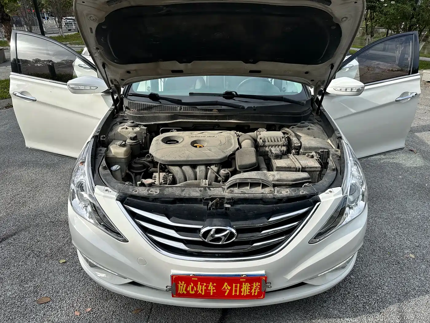 Hyundai Sonata 2014 2.0L Automatic Premium Edition фото 18