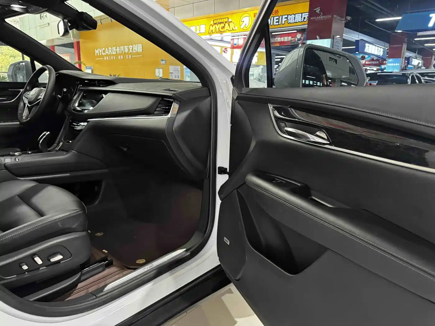 CADILLAC XT5