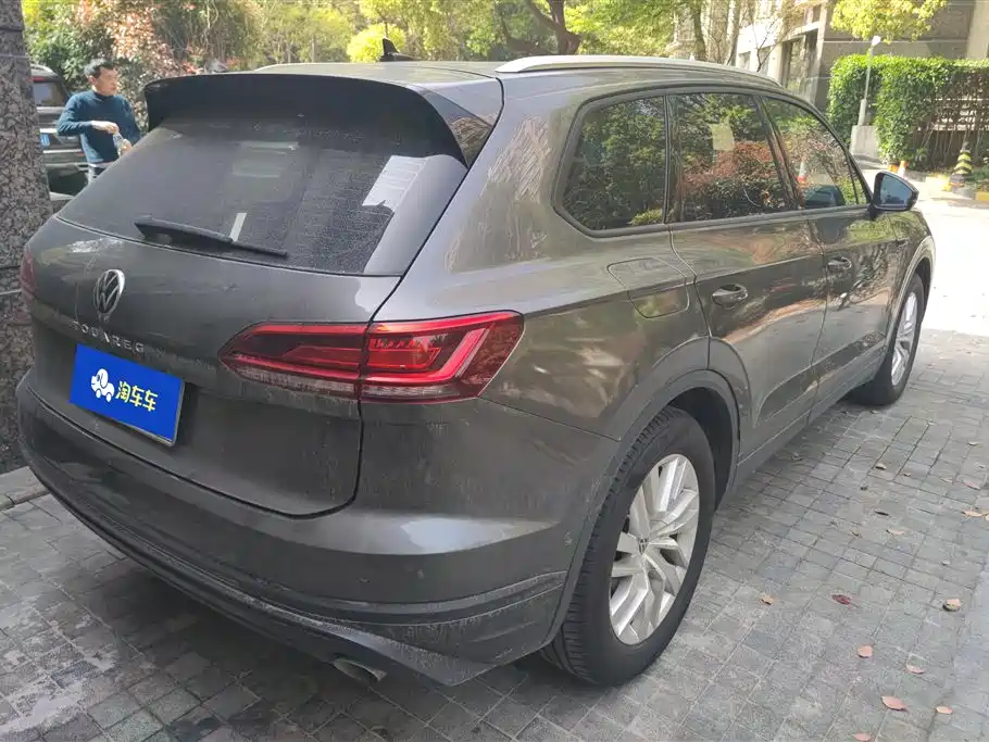 VOLKSWAGEN TOUAREG