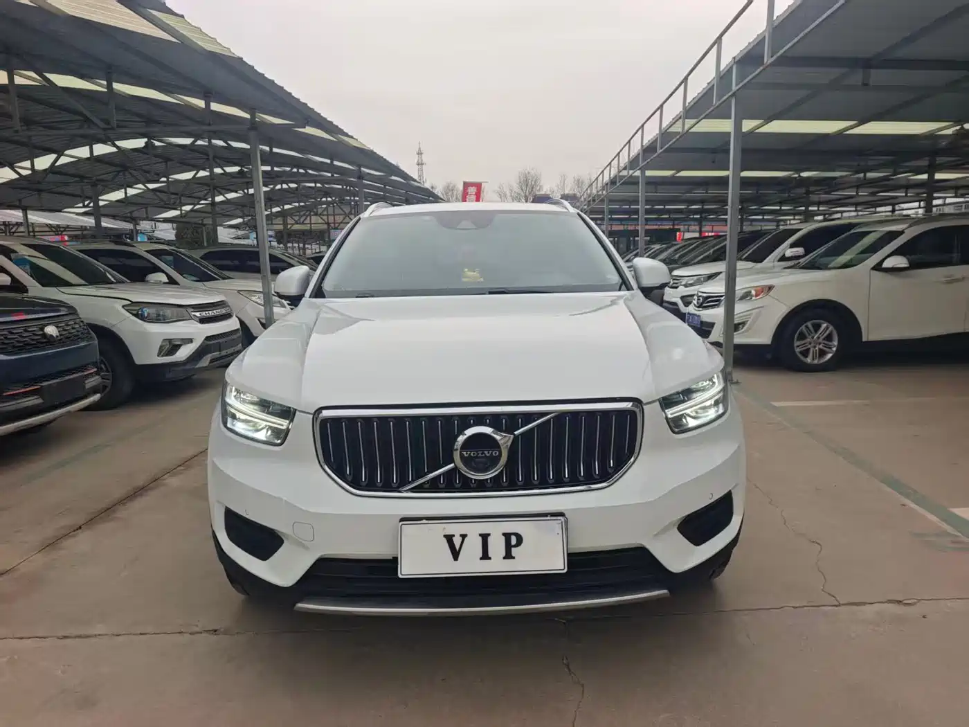VOLVO XC40