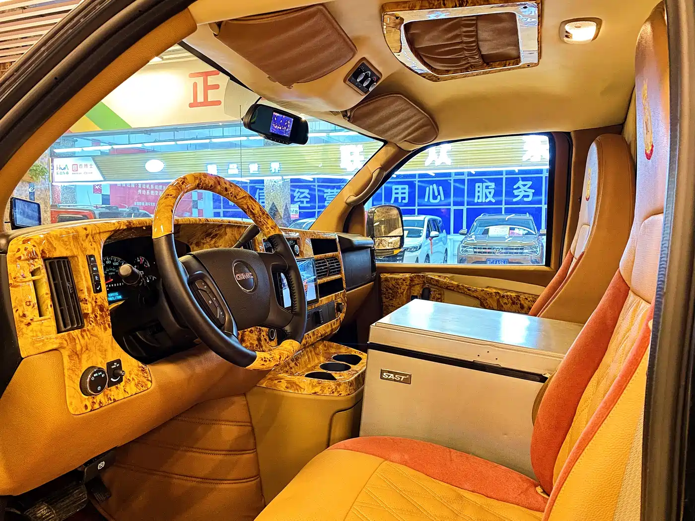 GMC Savana 2016 5.3L G550S 4WD Prestige Edition фото 9