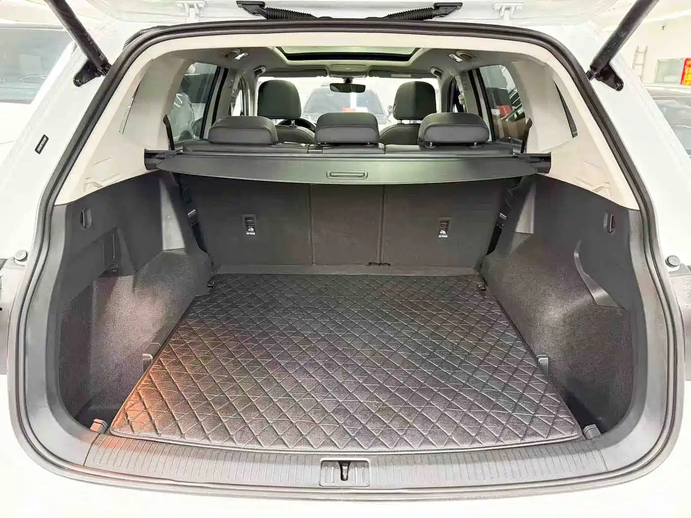 Volkswagen Tiguan L 2024 330TSI Automatic 2WD R-Line Premium Enjoyment Edition фото 19