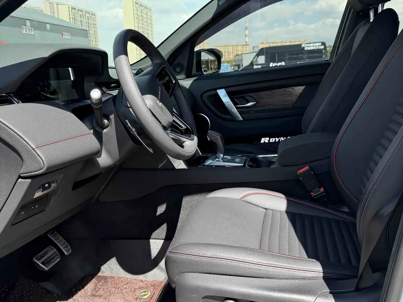 Land Rover Discovery Sport 2022 Model 249PS R-Dynamic S Performance Edition 5-Seater фото 4