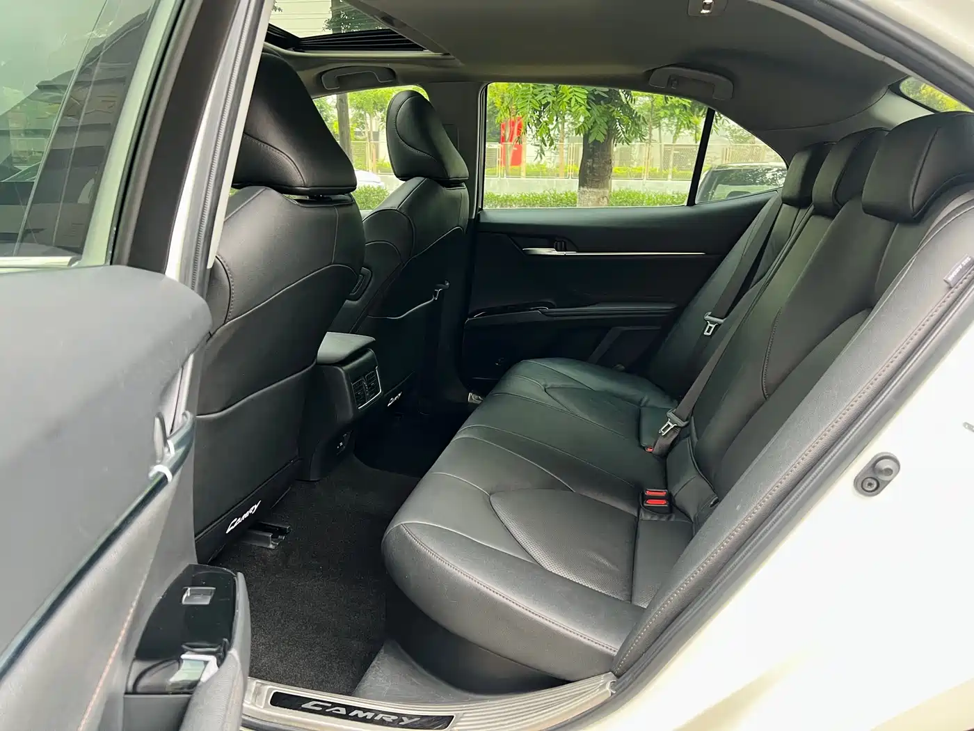 Toyota Camry 2021 Hybrid 2.5HGVP Leading Edition фото 15