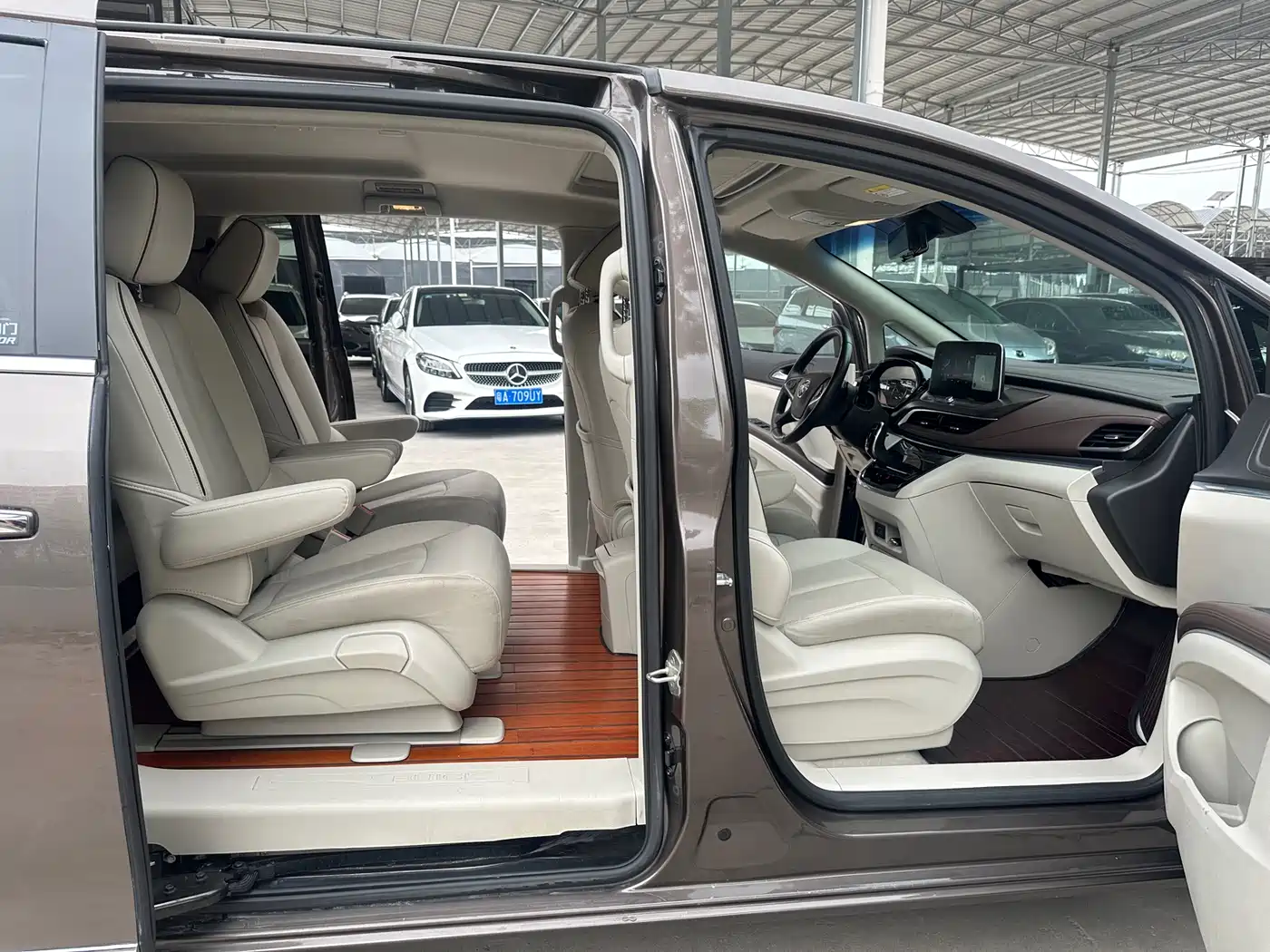 Buick GL8 2021 Land Business Class 652T Luxury фото 12