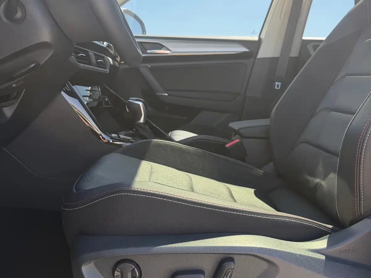 Volkswagen Tayron 2021 330TSI 2WD Luxury Smart Connect Edition фото 4