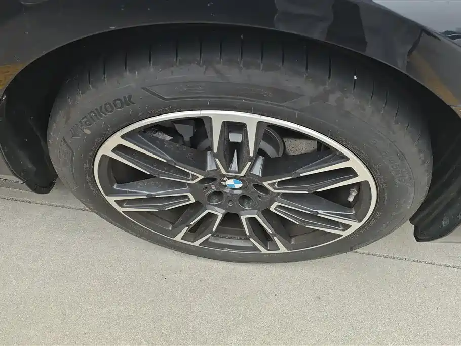 BMW 5 Series 2025 525Li M Sport Package фото 6