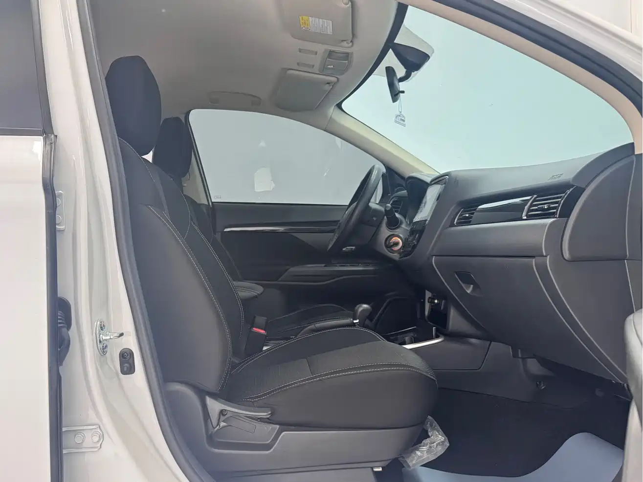 Mitsubishi Outlander 2021 2.0L 2WD Smooth Ride Version 5-Seater фото 11