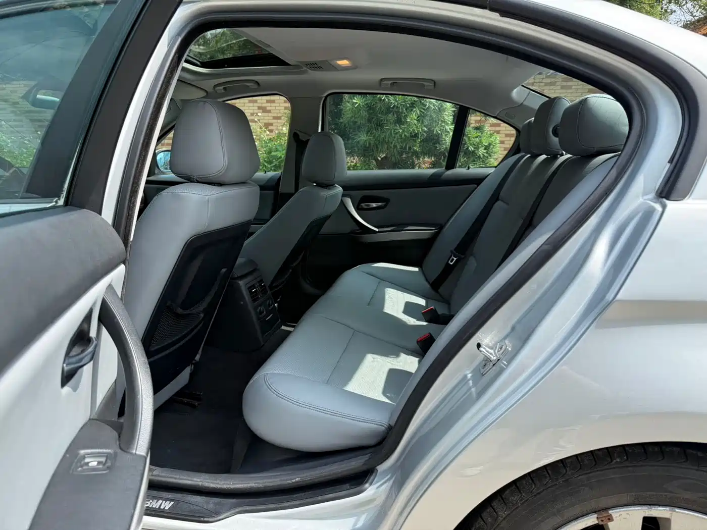 BMW 3 Series (Import) 2005 Model E90 320i фото 17