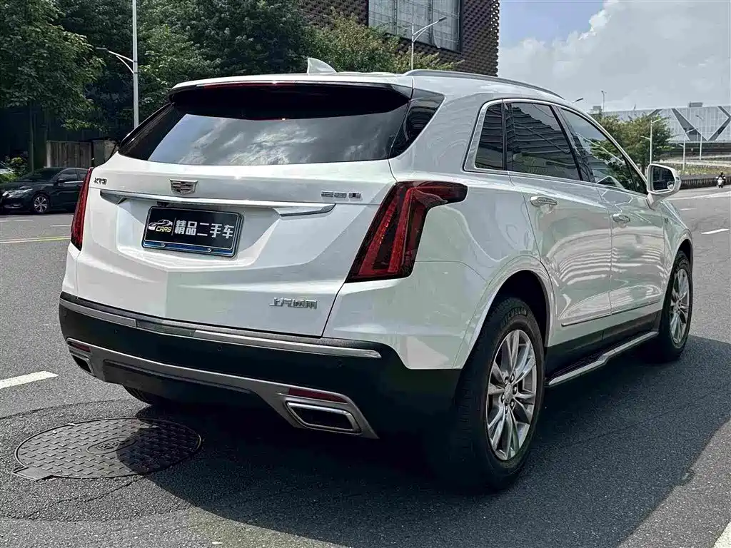 Photo 7 - Cadillac XT5